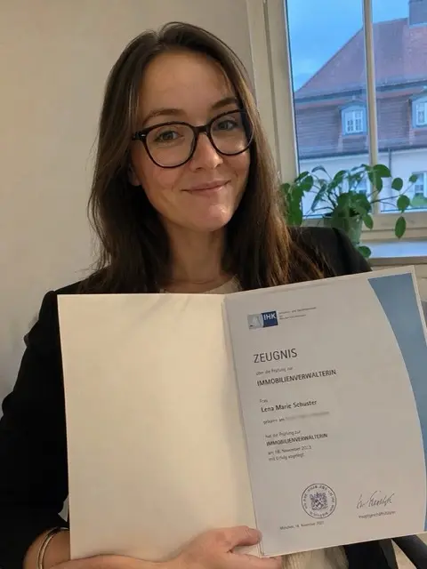 Lena, hat die IHK-Sachkundeprüfung bestanden