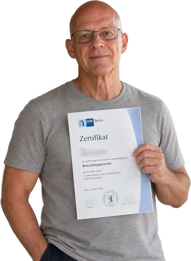 Ron mit seinem IHK-Zertifikat
